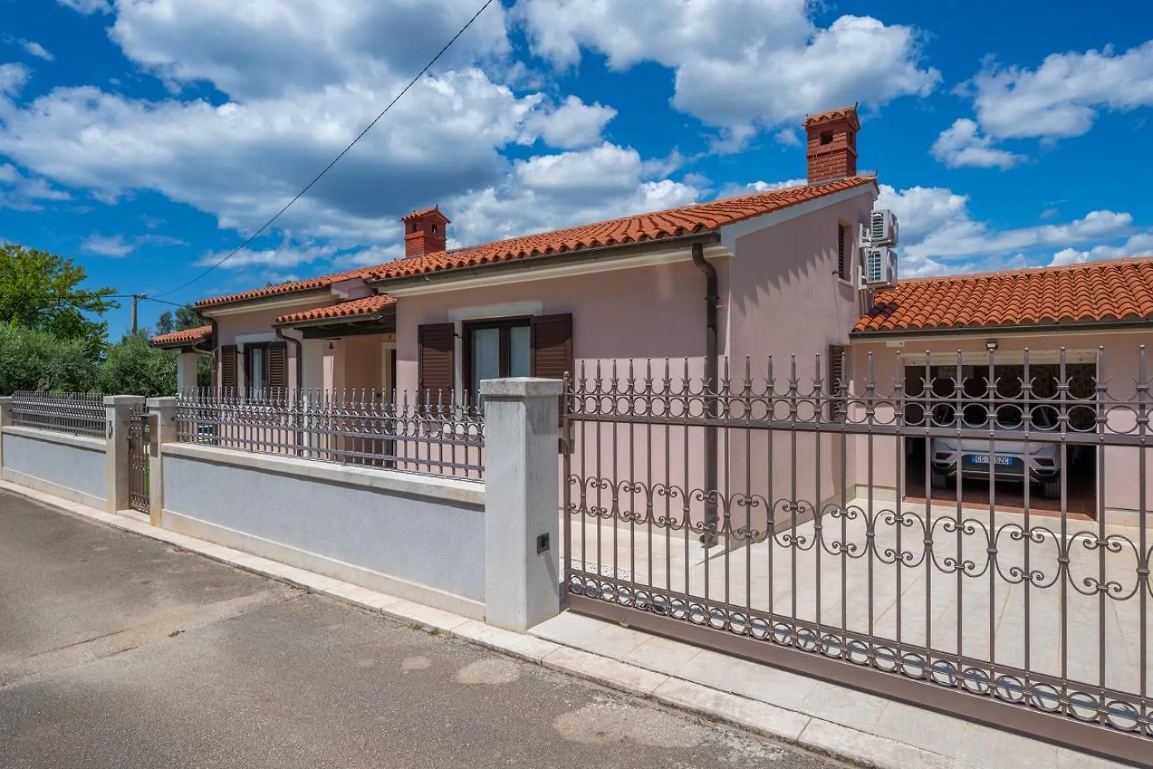 Olive Tree Oasis With Heated Pool Villa Stinjan